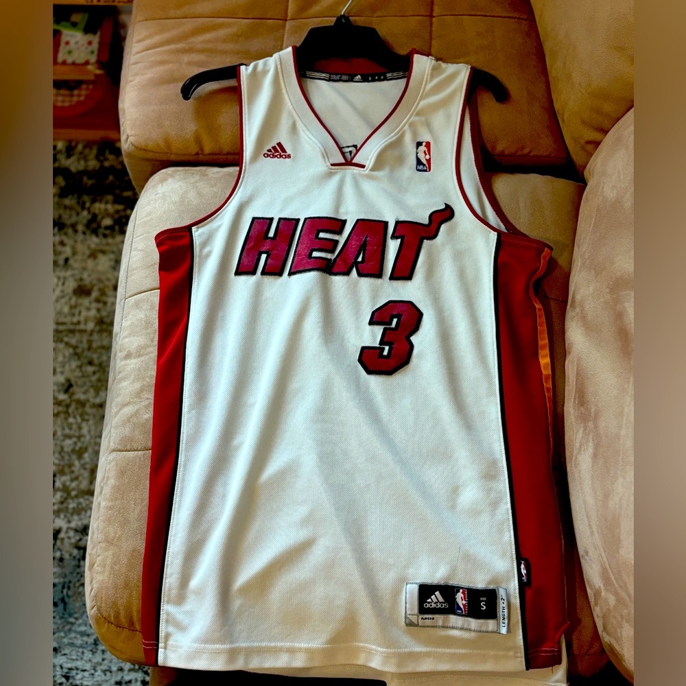 Vintage Dwade jersey in good shape size small